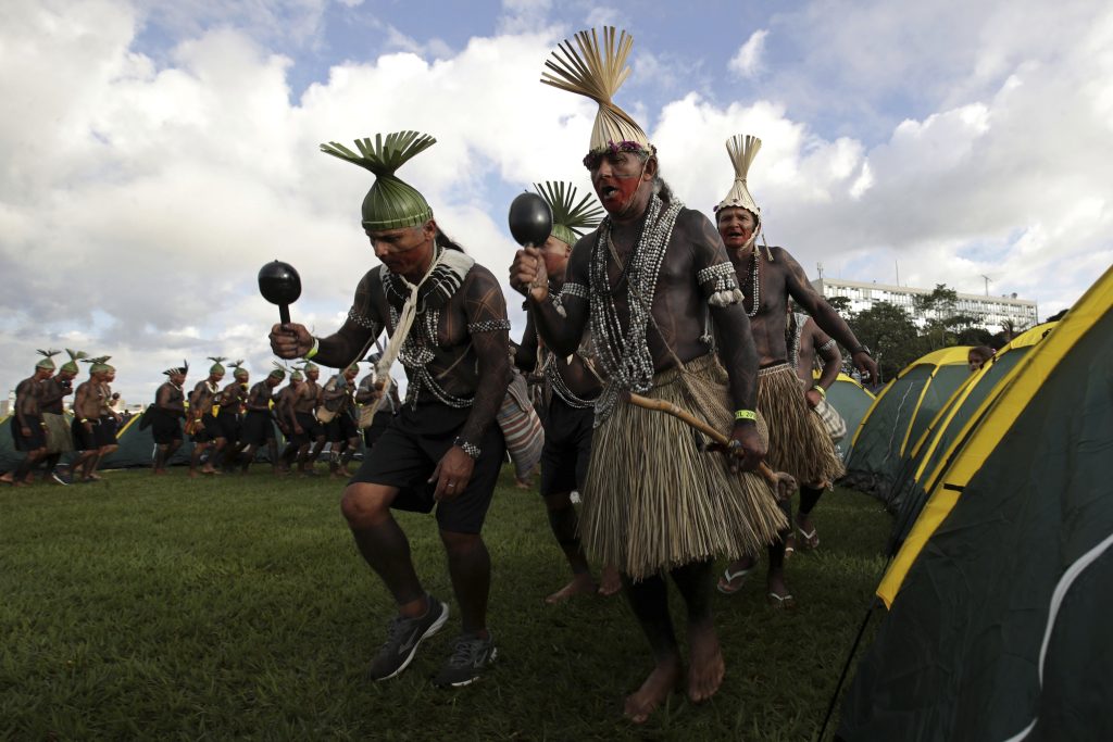 Domoroci u Brazilu protestovali protiv politike Bolsonara (FOTO) 2 Domoroci u Brazilu protestovali protiv politike Bolsonara (FOTO) 2