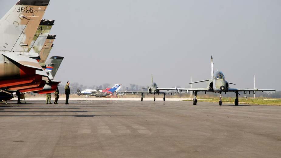 Dan Vojske obeležen na aerodromu u Batajnici, predsednik doneo ukaze o unapređenju 1