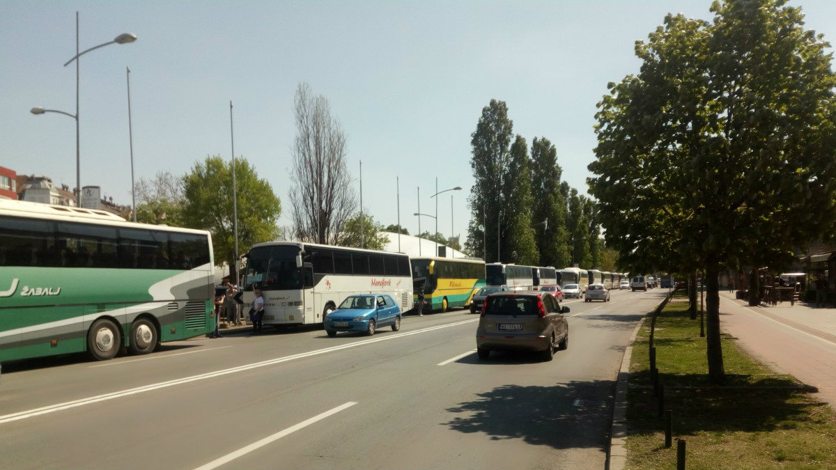 Kolona autobusa iz Novog Sada za Beograd 1