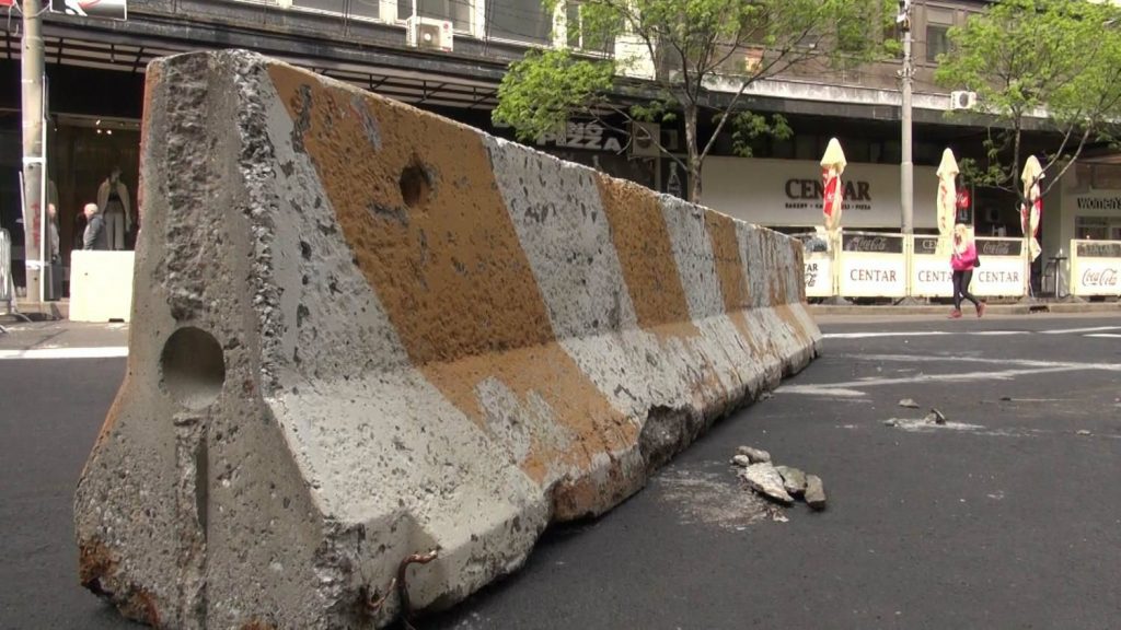 Umesto zaštitne ograde betonske barikade u centru Beograda (FOTO) 2
