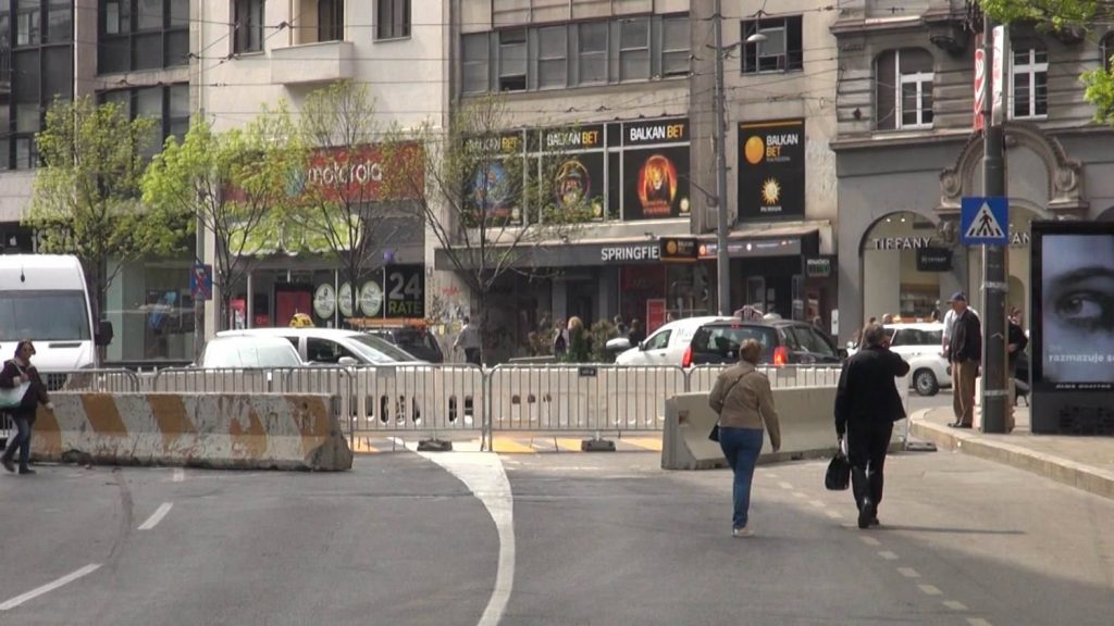Umesto zaštitne ograde betonske barikade u centru Beograda (FOTO) 5