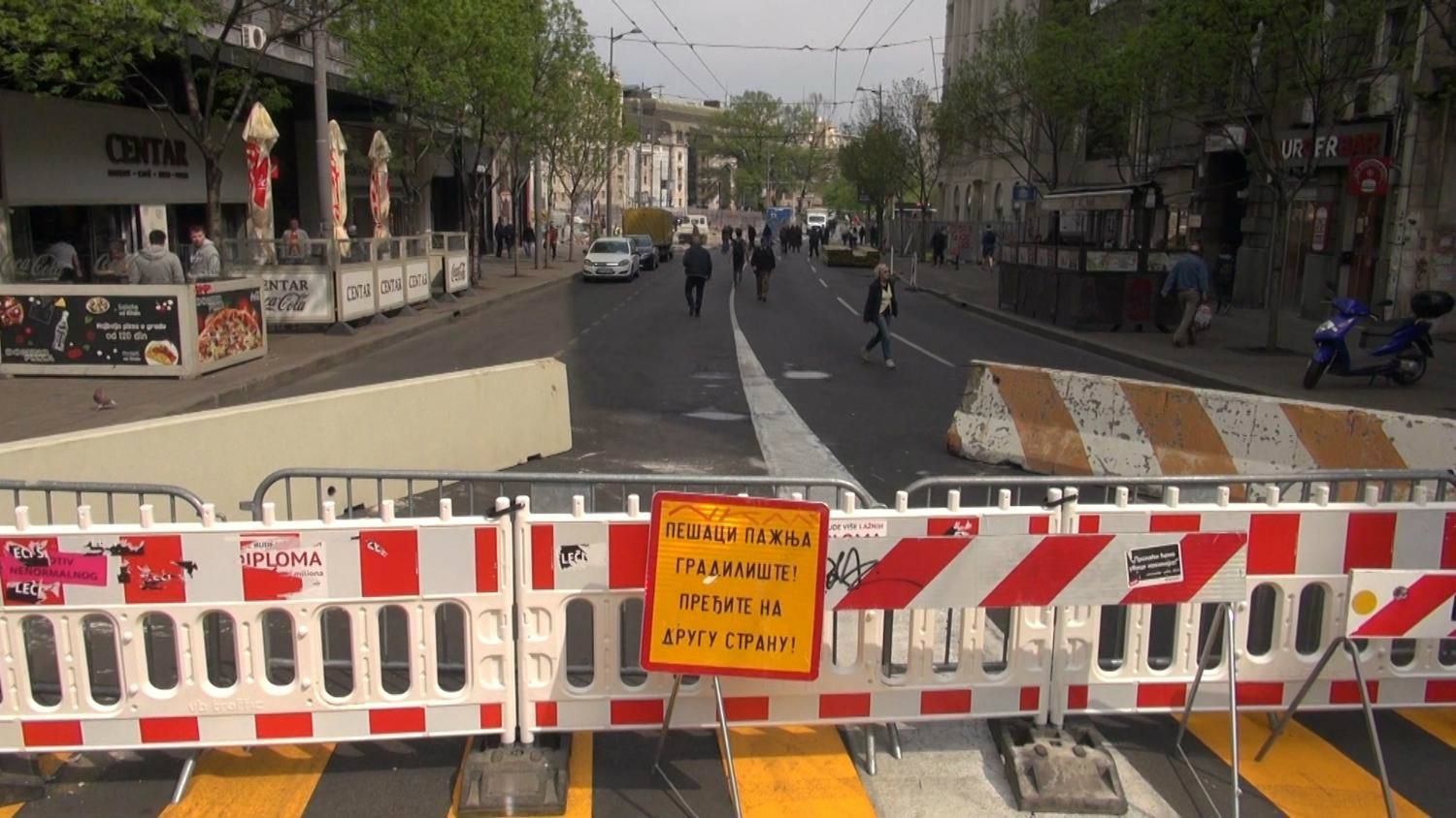 Umesto zaštitne ograde betonske barikade u centru Beograda (FOTO) 1