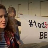 Podsetnik za Vučića: U Berlinu razvijen transparent Jedan od pet miliona 7