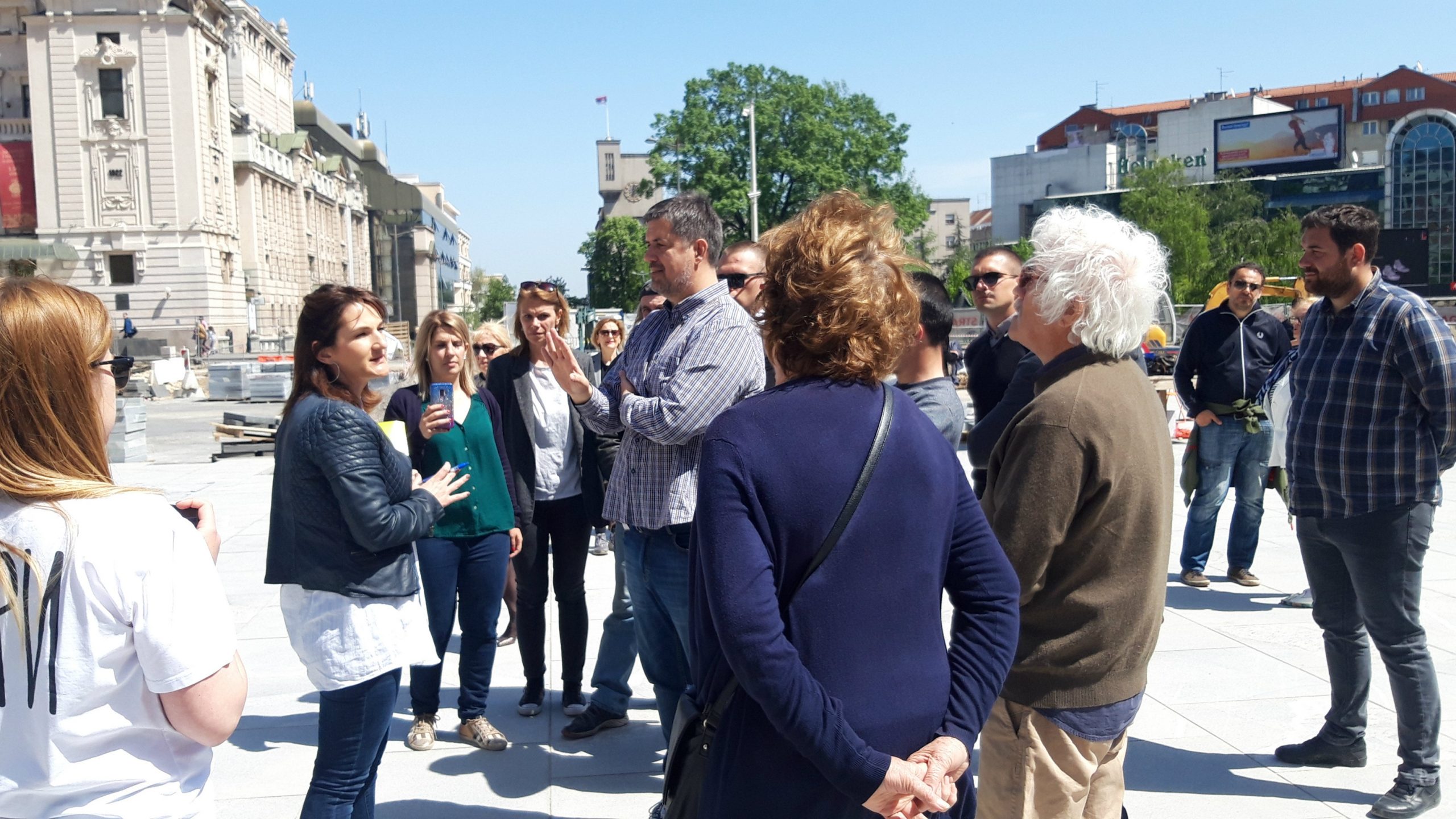 Inspekcija i komunalci pokušali da zaustave blokadu Trga republike (FOTO) 1