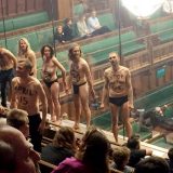 Striptiz u britanskom parlamentu usred debate o Bregzitu 8