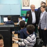 Brnabić: Iskreno uživam u pokretanju elektronskog upisa u osnovne škole 3