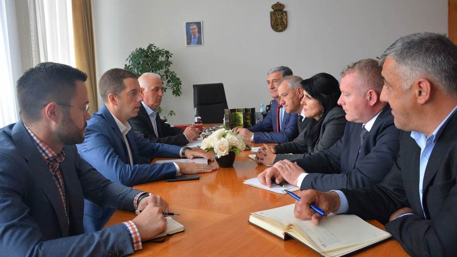 Đurić sa načelnicima upravnih okruga sa KiM o zaoštravanju političke i bezbednosne situacije 1