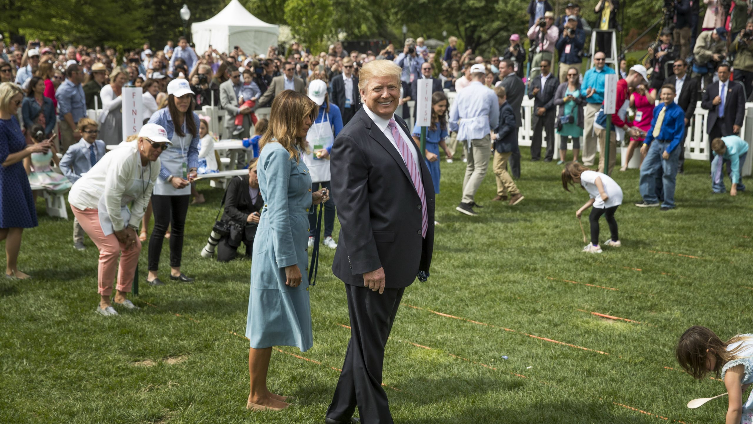Tramp otvorio godišnju uskršnju trku sa jajima u Beloj kući (Foto) 8 Tramp otvorio godišnju uskršnju trku sa jajima u Beloj kući (Foto) 8
