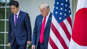 Abe u misiji "dodvoravanja" Donaldu Trampu 2