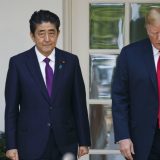 Abe u misiji "dodvoravanja" Donaldu Trampu 6