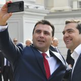 Susret Zaeva i Ciprasa u Skoplju počeo zagrljajima i selfijima 4