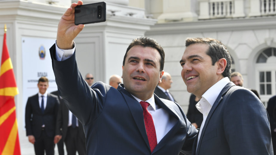Susret Zaeva i Ciprasa u Skoplju počeo zagrljajima i selfijima 1