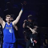 Dalas u januaru povlači dres Dirka Novickog 9