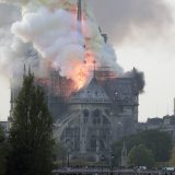 Parisko tužilaštvo: Ništa ne ukazuje da je požar na katedrali Notr Dam bio voljni akt 9