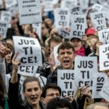 Stotine Čeha na protestu branilo pravosuđe 11