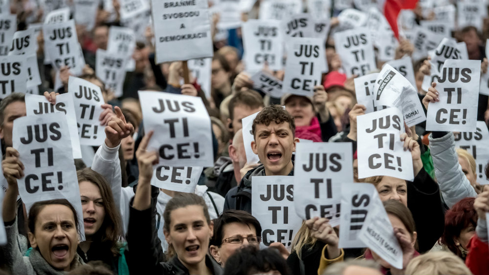 Stotine Čeha na protestu branilo pravosuđe 1