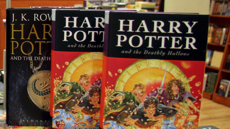 Retka kopija knjige „Hari Poter i kamen mudrosti“ prodata lokalnom biznismenu 1