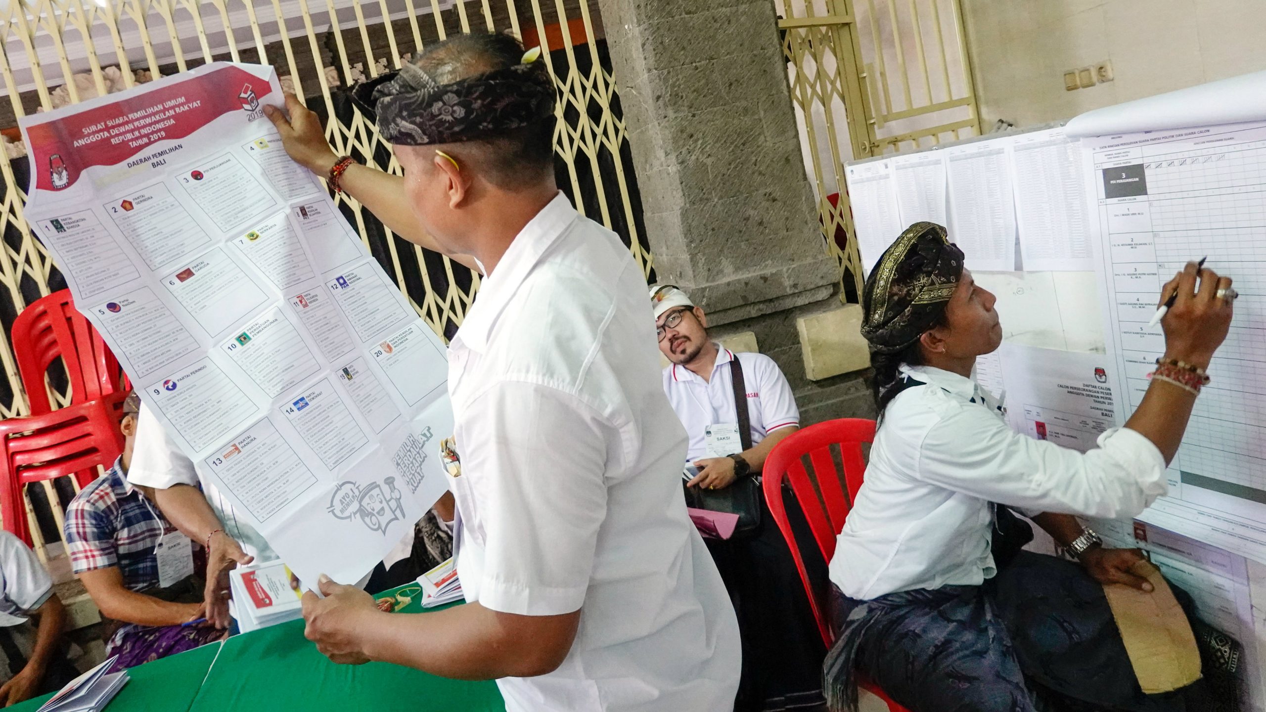 U Indoneziji više od 270 članova biračkog odbora preminulo od premora 1
