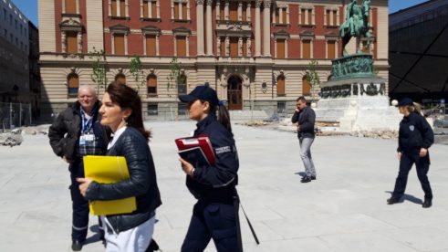 Inspekcija i komunalci pokušali da zaustave blokadu Trga republike (FOTO) 4