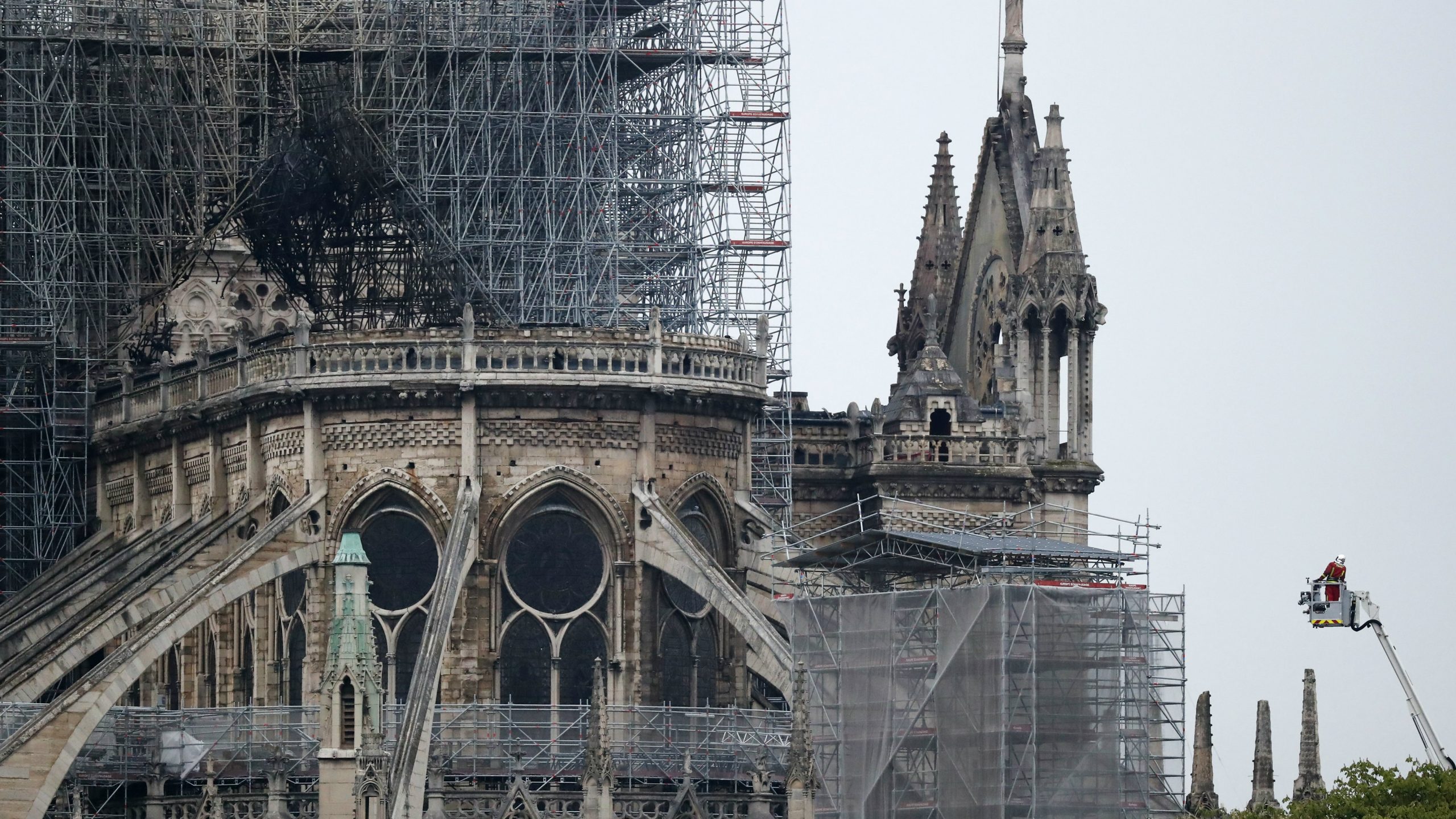 Pariska katedrala Notr Dam i dalje u opasnosti 1