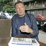 Svet se navikao da uzmiče pred političarima i moćnicima 9