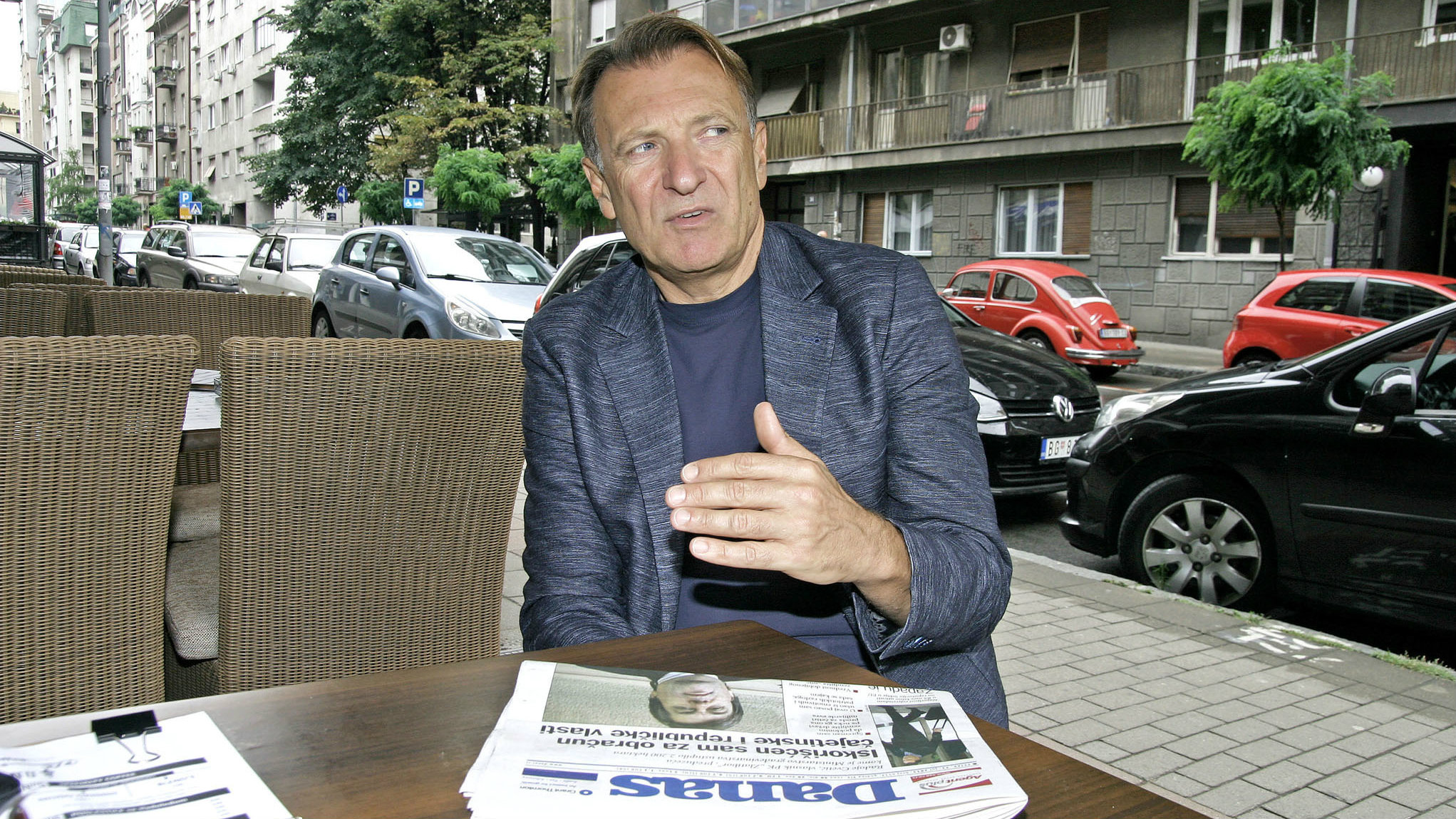 Svet se navikao da uzmiče pred političarima i moćnicima 1