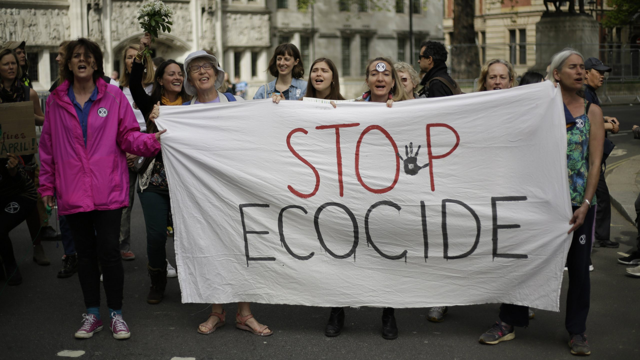 Londonski demonstranti najavili kraj blokada zbog klimatskih promena 1