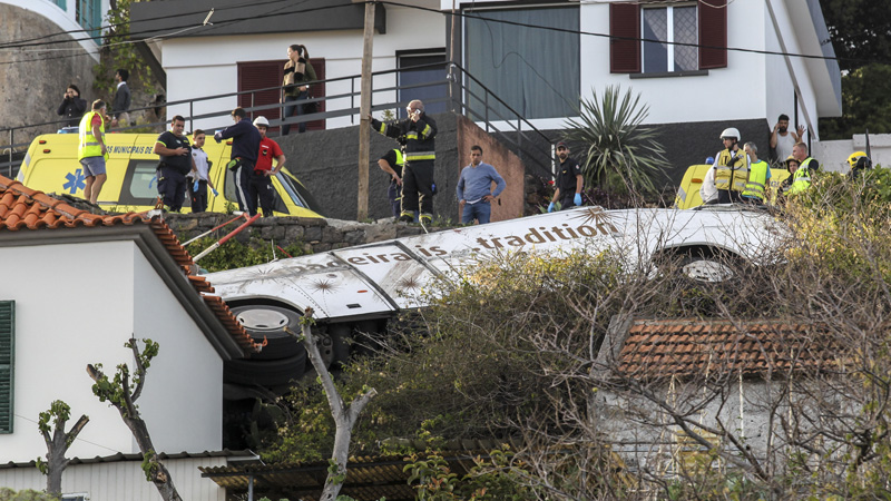 Turistički autobus sleteo s puta na Madeiri, poginulo 28 osoba 1