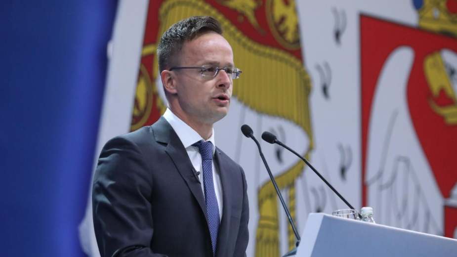 Vučić "pumpa" imidž i uz pomoć stranaca 1