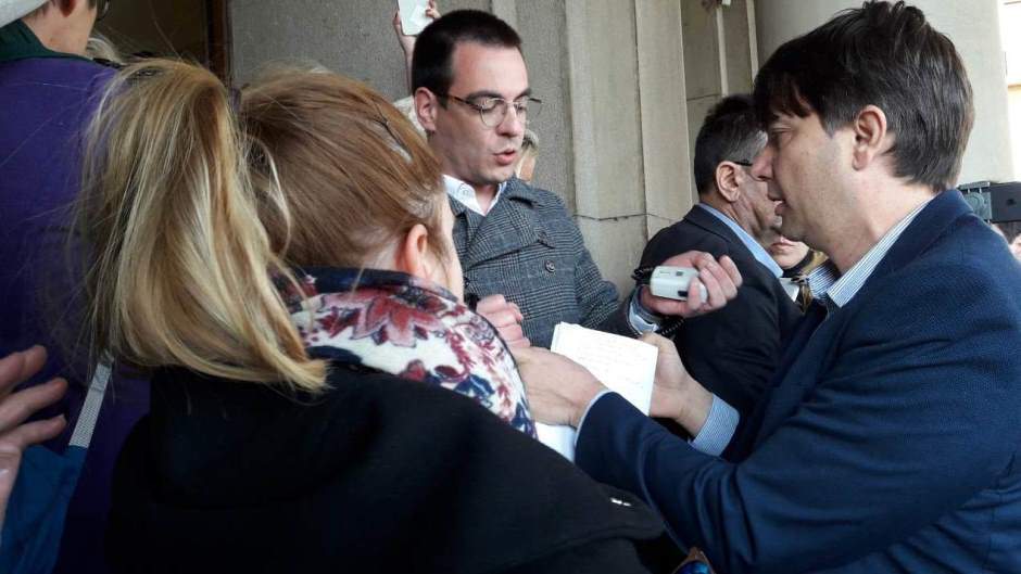 Pristalice SZS pokušale da uđu u Skupštinu grada Beograda 1