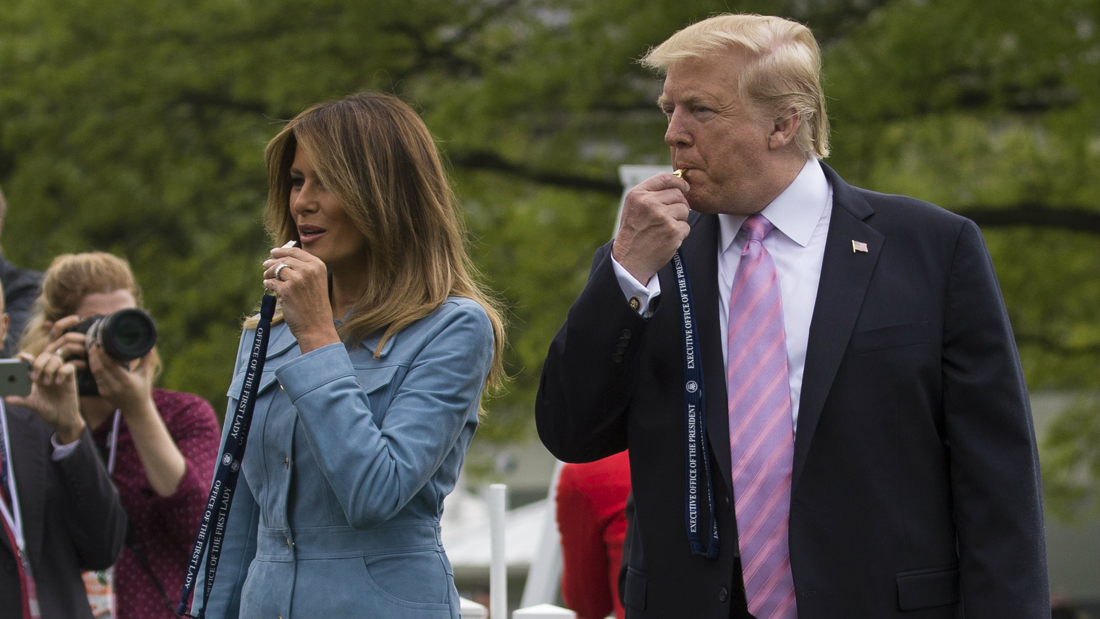 Tramp otvorio godišnju uskršnju trku sa jajima u Beloj kući (Foto) 2 Tramp otvorio godišnju uskršnju trku sa jajima u Beloj kući (Foto) 2
