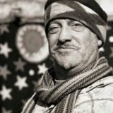 Britanski komičar preminuo na bini tokom nastupa 5