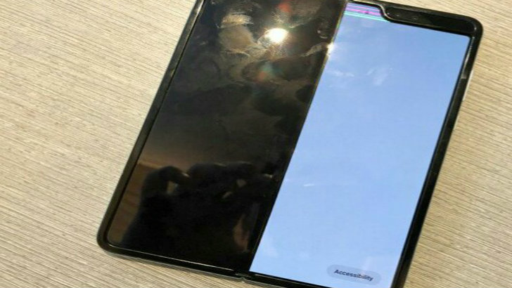 Galaxy Fold već počeo da se kvari 1