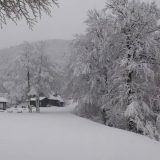 Pola metra snega na Velebitu 2