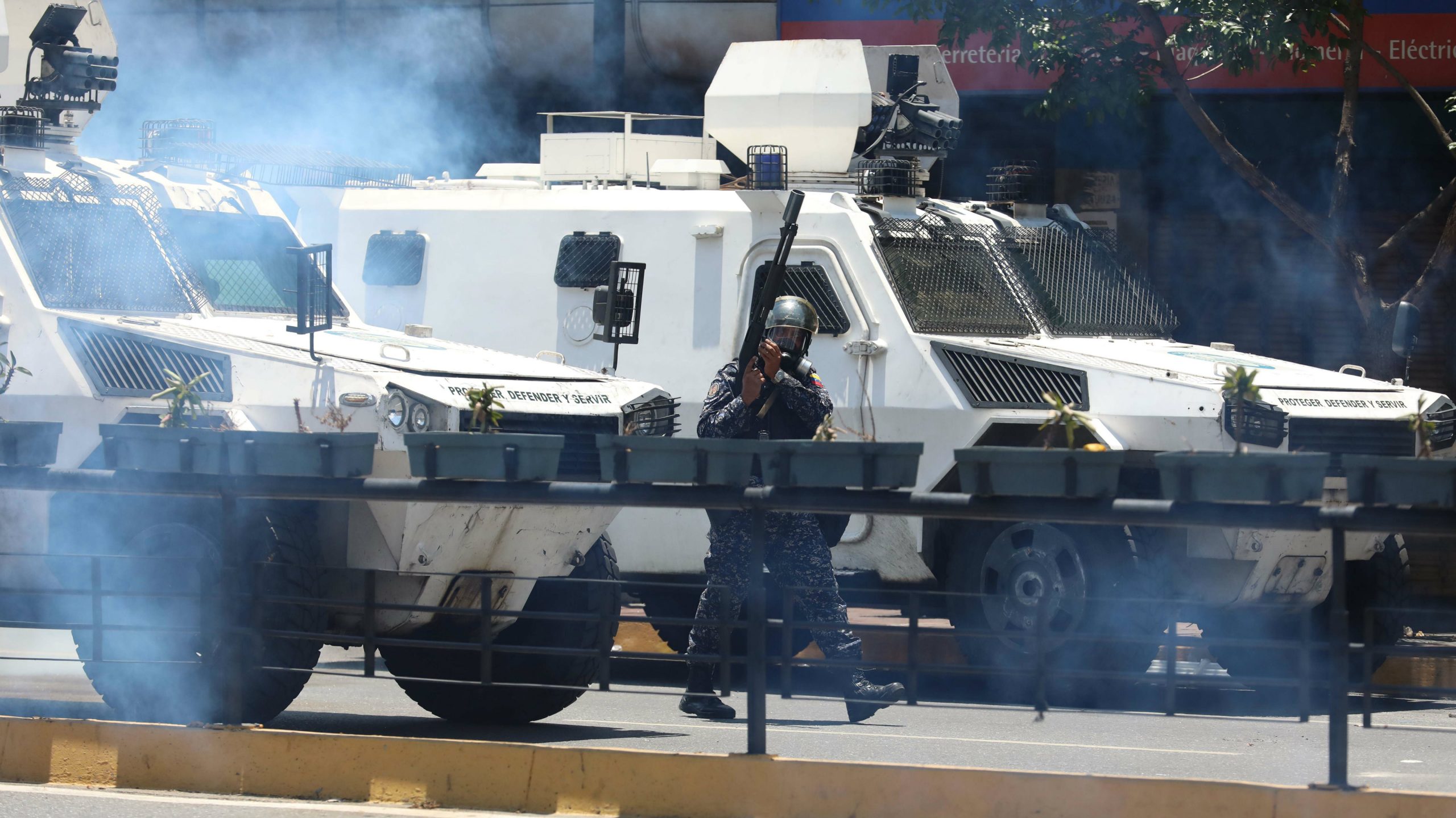 Pokušaj puča u Venecueli, povređeno više od 70 osoba (VIDEO, FOTO) 1