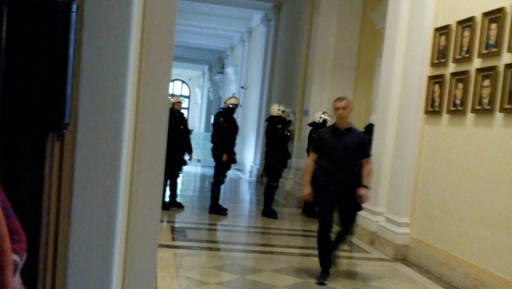 Stefanović: Policija u Skupštini da bi sprečila paljenje i krađu 3
