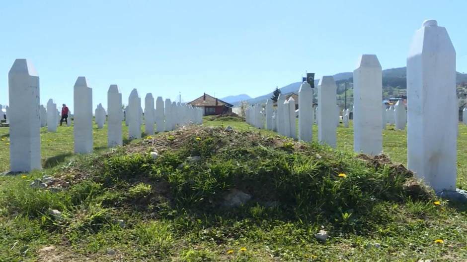 U Vlasenici sahranjeni posmrtni ostaci 17 žrtava s početka rata u BIH 1