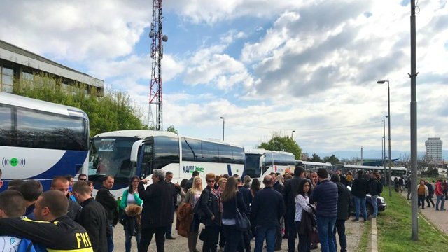 Vranje: Unajmljenim autobusima i iz Severne Makedonije na miting 1