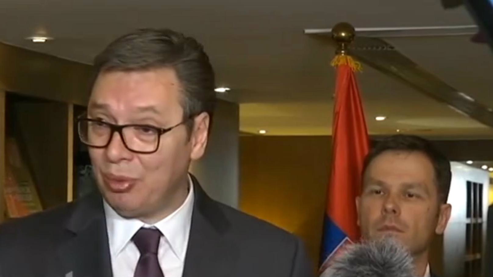 Vučić: Pitaću Merkelovu i Makrona zašto Srpskoj listi brane izbore 1