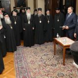 Vučić ponovo podelio vladike 1