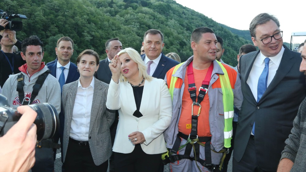 Tihi rat za "ljubav" predsednika: Sukob Zorane Mihajlović i Ane Brnabić tinja godinama, vatru "gasio" i Vučić lično 3 Tihi rat za "ljubav" predsednika: Sukob Zorane Mihajlović i Ane Brnabić tinja godinama, vatru "gasio" i Vučić lično 3