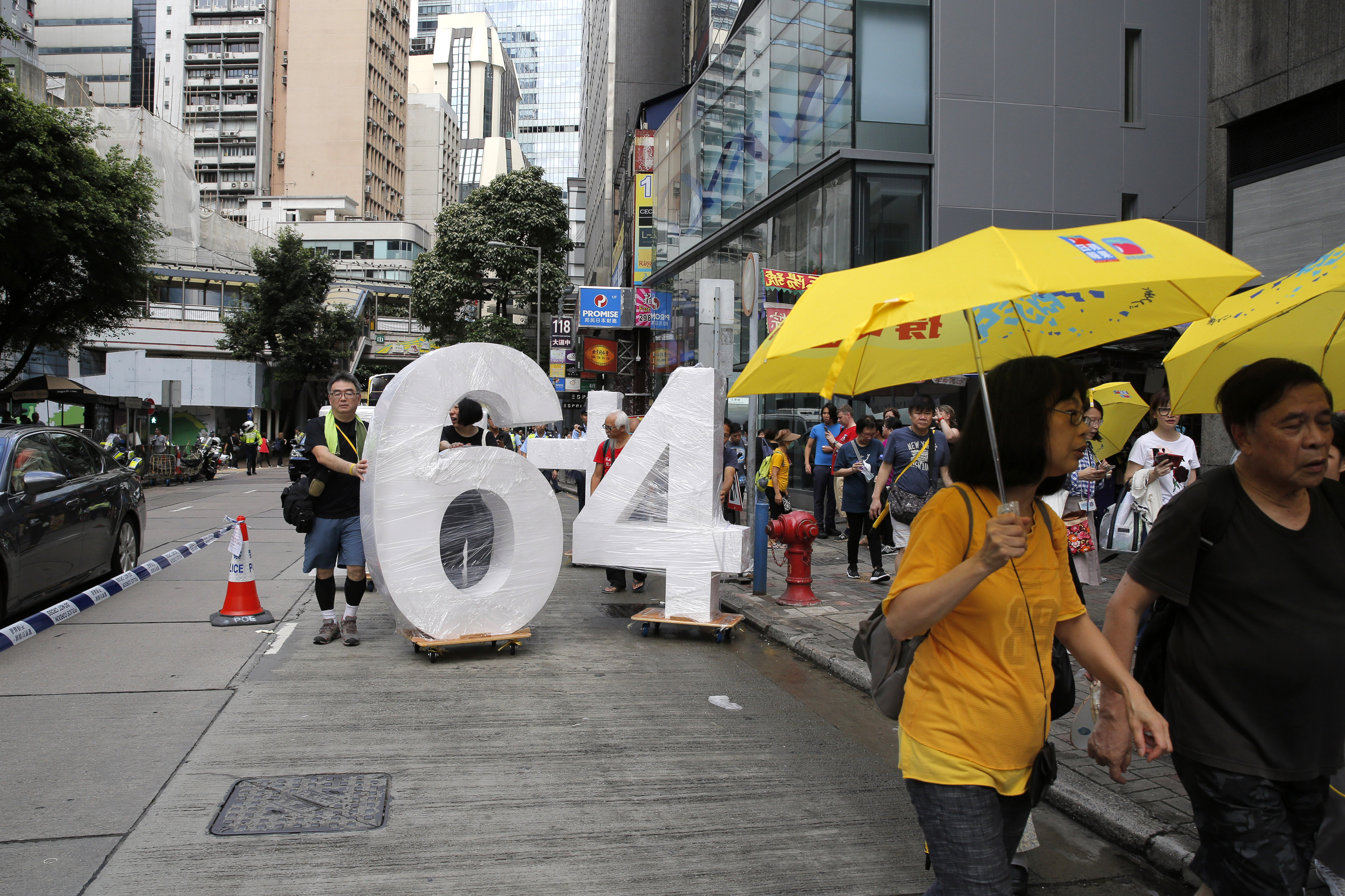 Više od 2.000 ljudi u Hongkongu obeležilo godišnjicu krvoprolića na Trgu Tjenanmen 2