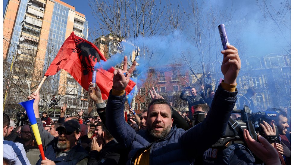 Organizovani kriminal na Balkanu: Rat za luke, šverc droge i sever Kosova 1 Protest opozicije Tirana, 21.