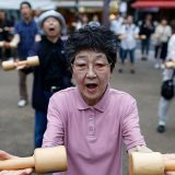 Svet sada ima „više baka i deka nego unuka“, ali kako će to da utiče na vas 5