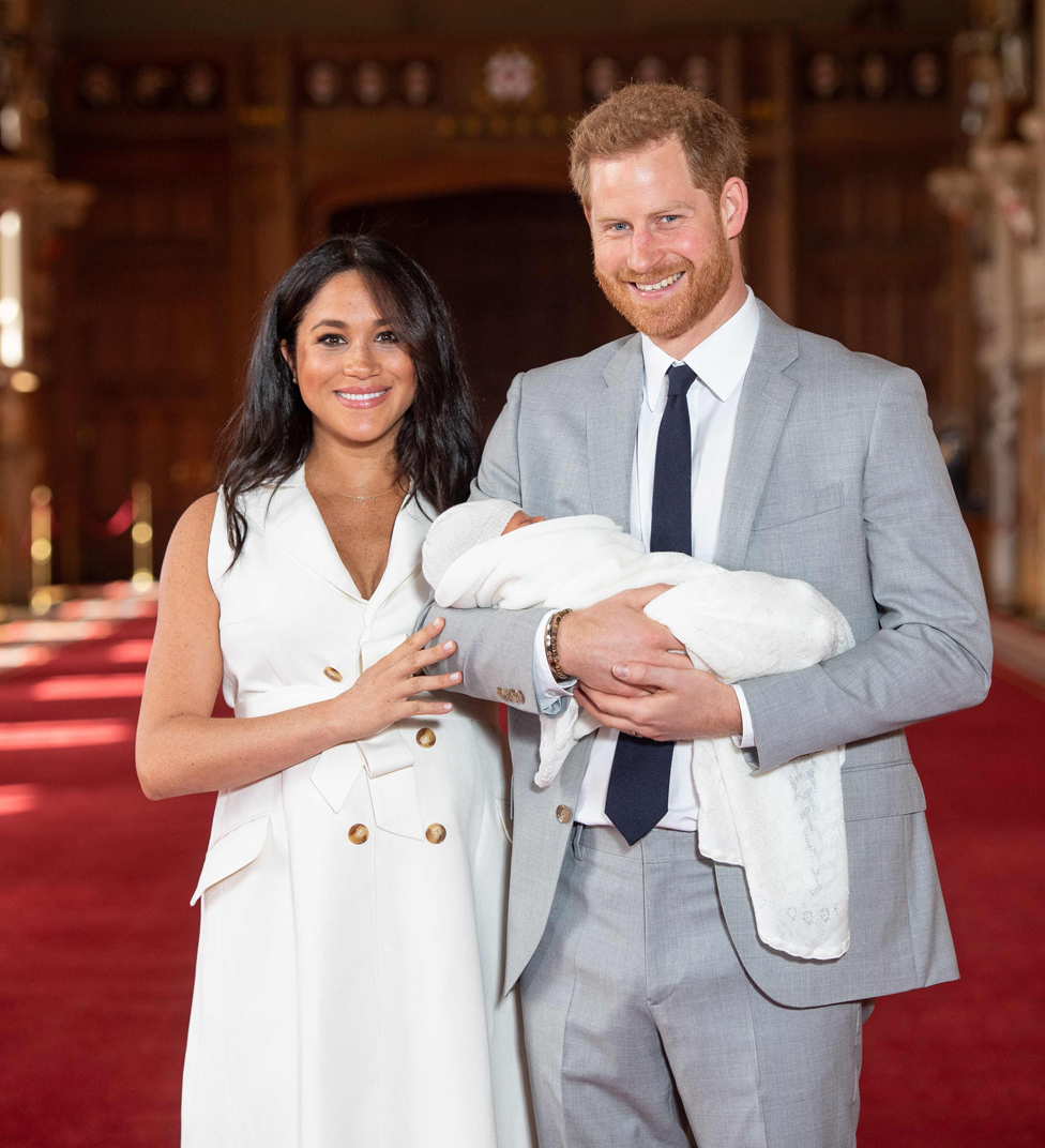 Kraljevska beba: Princ Hari i Megan predstavili sina, zvaće se Arči 3 The Duke and Duchess of Sussex and their son