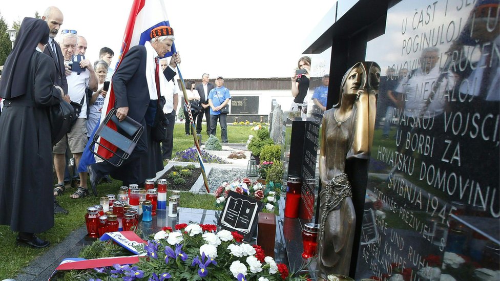 Skup u Blajburgu: Ljudi u crnom i „vrh hrvatskog ledenog brega" 1 Blajburg