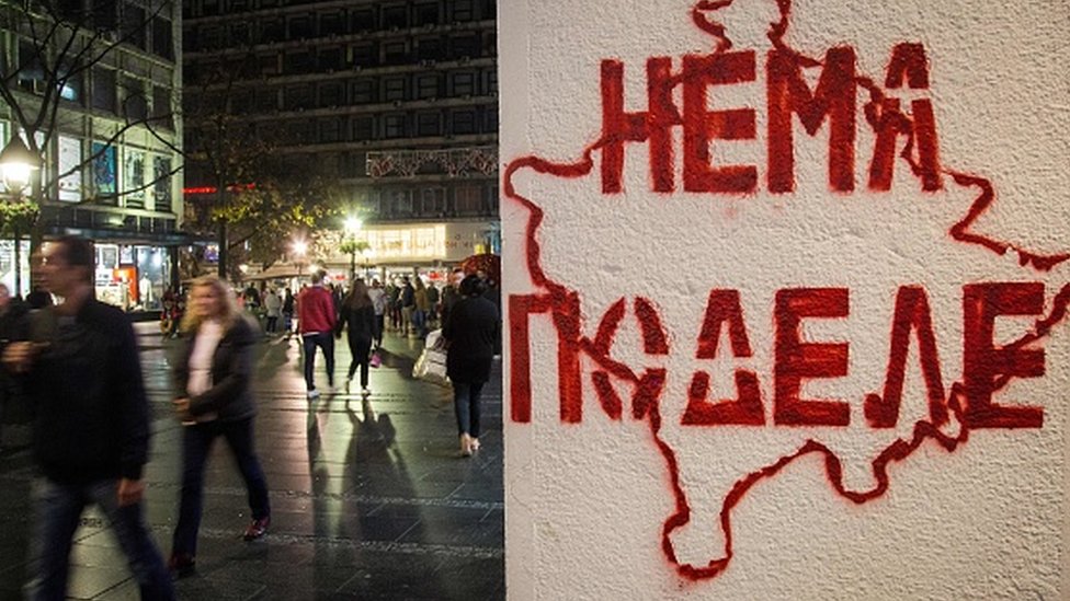 Kosovo, Vučić i skupština: Da li će posle sednice biti poznat stav Beograda o Kosovu 4 Beograd, grafit o Kosovu