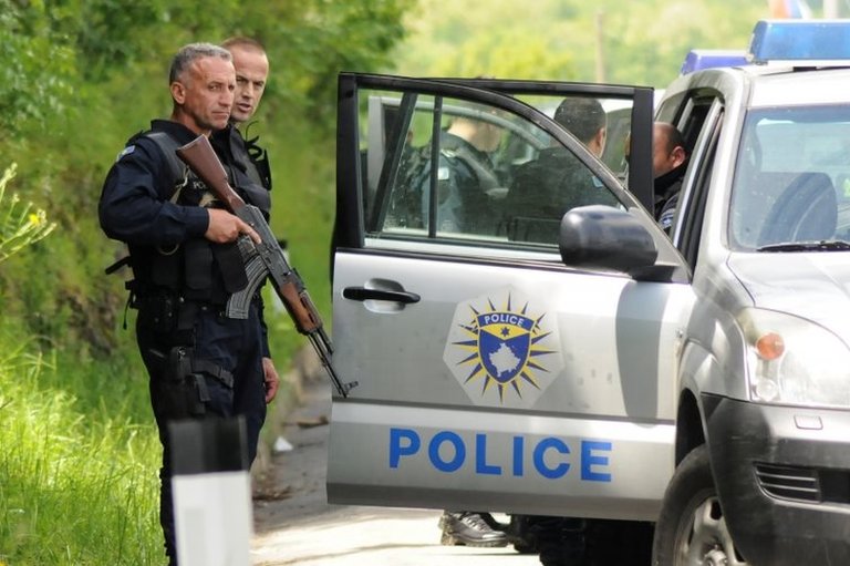 Kosovo, dan kasnije: Protest, „udar na kriminal" i gde je bio KFOR 2 Armed Kosovo police during a raid near the town of Zubin Potok. Photo: 28 May 2019
