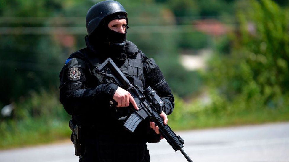 Kosovo, dan kasnije: Protest, „udar na kriminal" i gde je bio KFOR 1 Akcija hapšenja