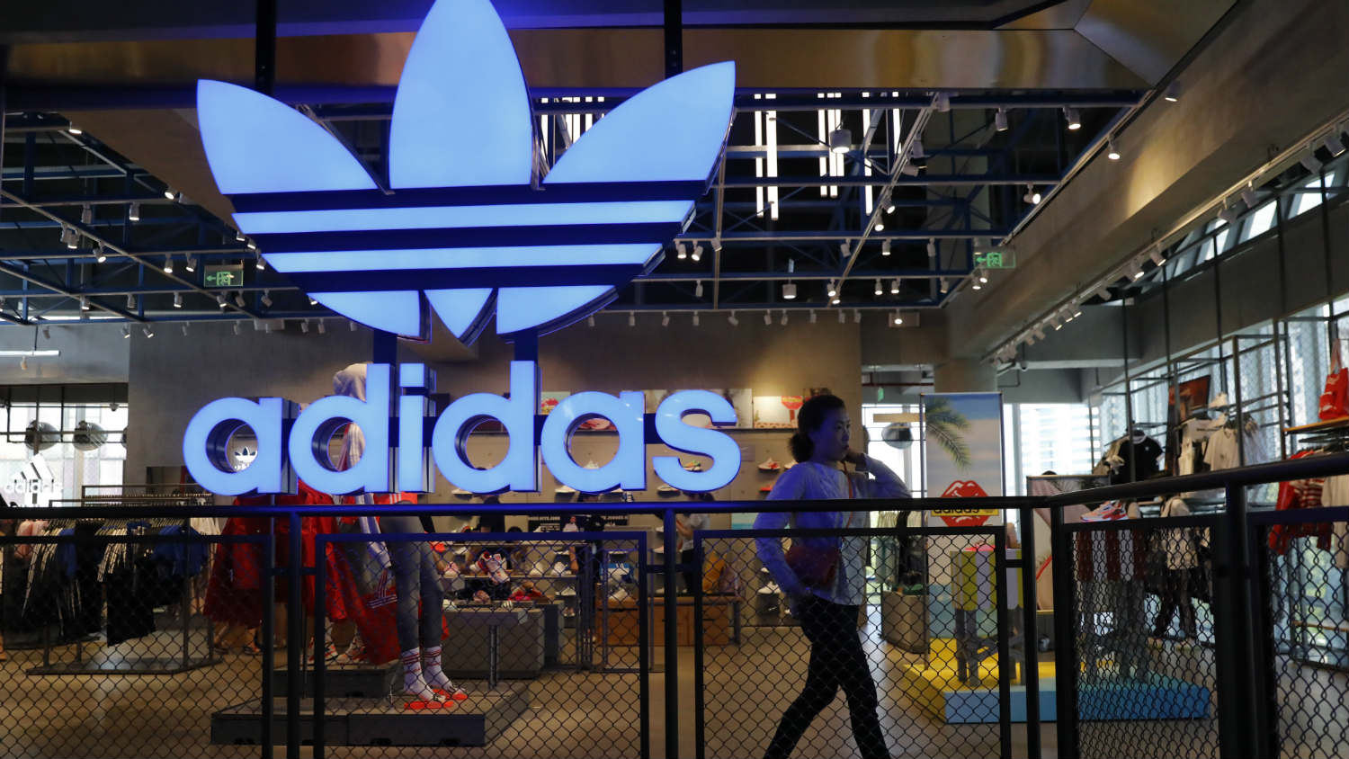 Adidas prodaje svoj ogranak Ribok američkoj firmi za 2,1 milijardu evra 1